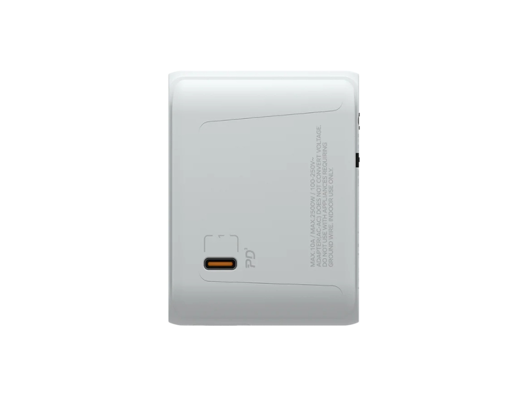 Buy Momax 1-World 5-Port Travel Charger 35W - White in Qatar Buy Momax 1-World 5-Port Travel Charger 35W - White in Qatar